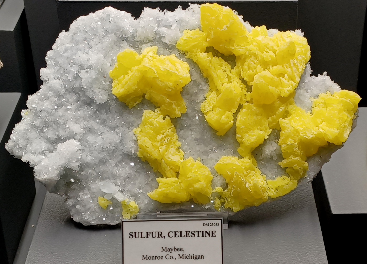 sulphur and celestine [342.9 kb]