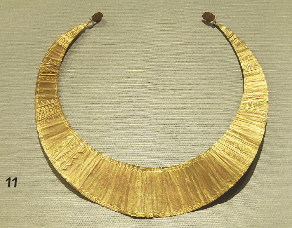 golden artefact [337 kb]